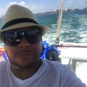 Meet your Posher, Javier